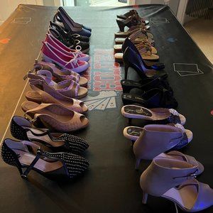 13 pairs of 5-5.5 women's shoes.